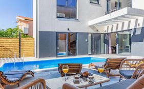 Villa Rougemarin - Rouge With Private Pool